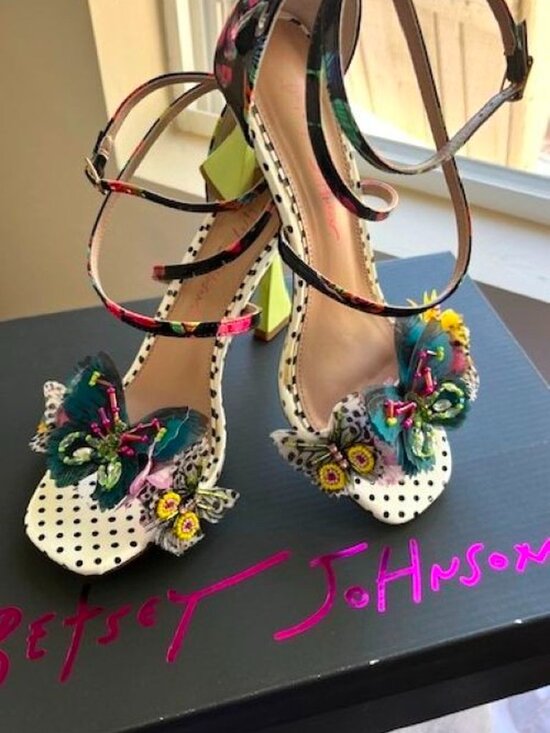 Betsey Johnson LEILAND Black/Multi BUTTERFLIES Sandals - Picture 7 of 8
